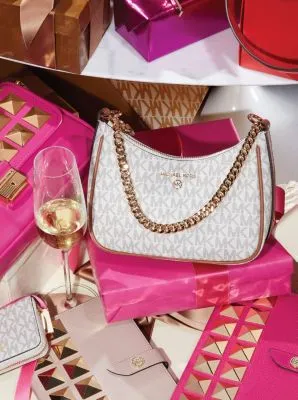 Jet Set Charm Small Logo Shoulder Bag