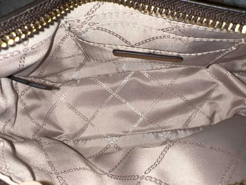Jet Set Charm Small Logo Shoulder Bag