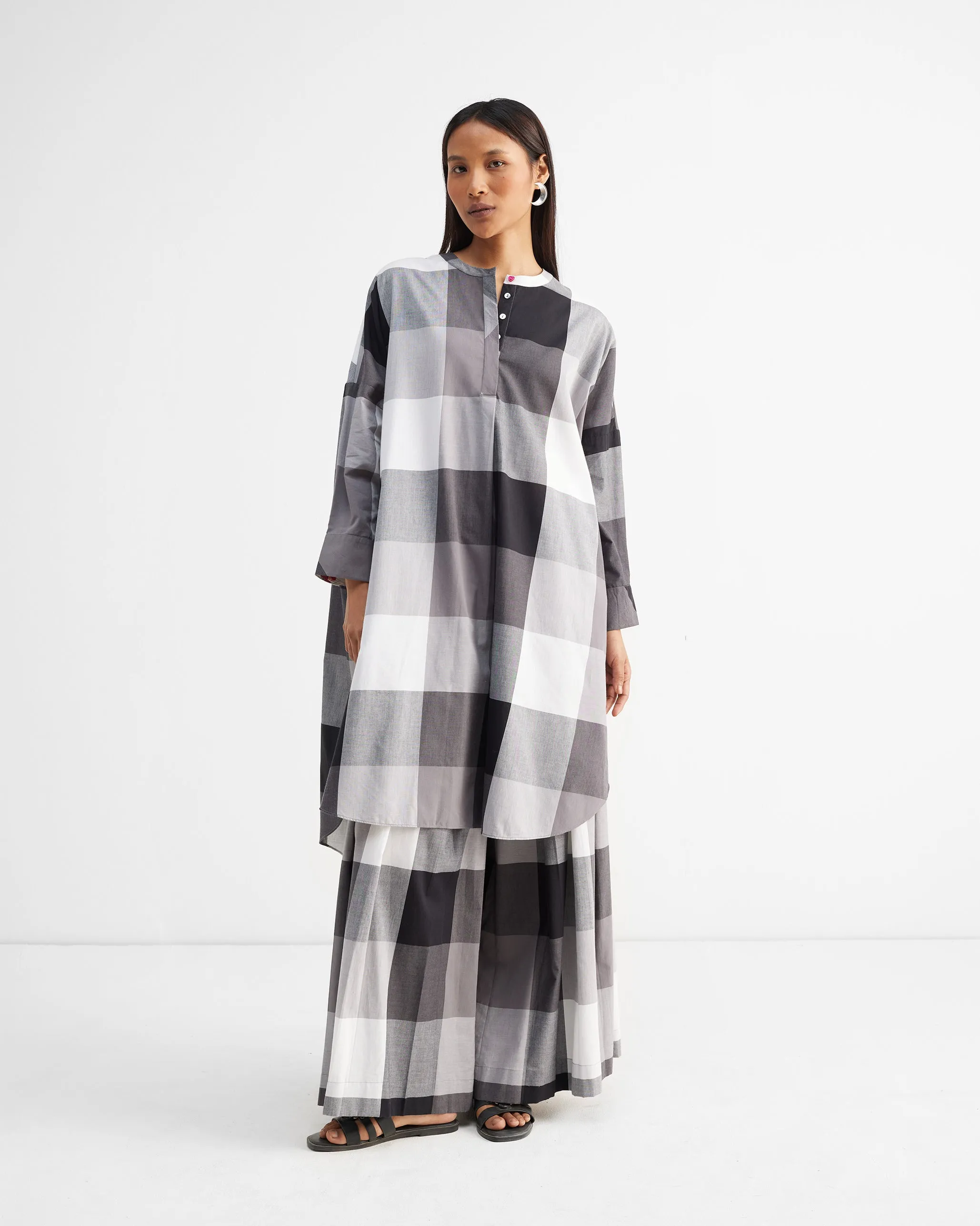 Pleated Trousers - Black & White Checks